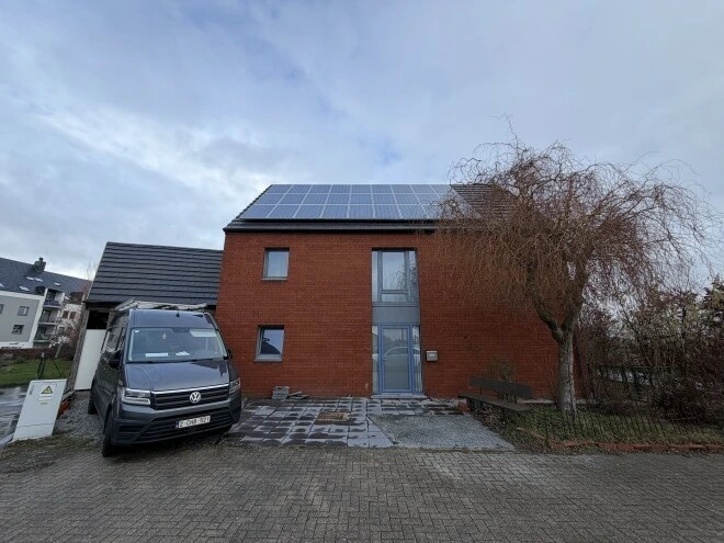 La maison Allumoir et ses panneaux photovoltaïques en toiture